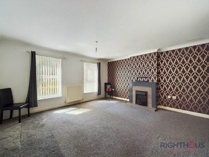 3 Bedroom Town House For Sale In Widdop Close, Bradford, BD6