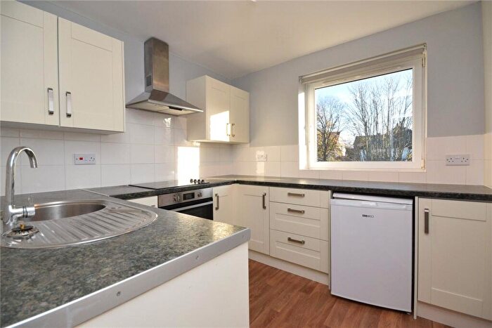 2 Bedroom Apartment To Rent In Lidgett Park Court, Leeds, West Yorkshire, LS8