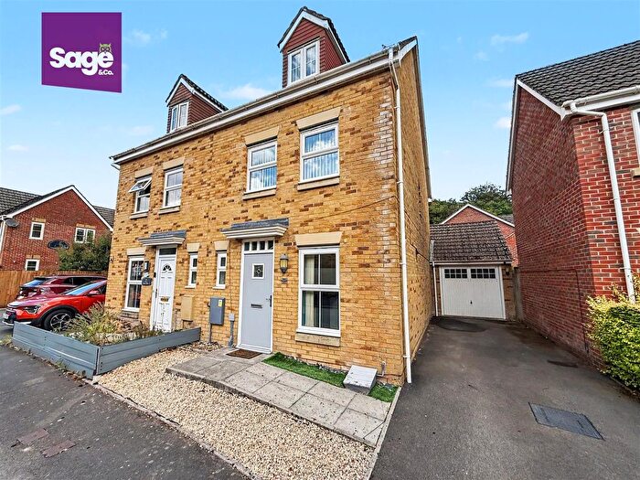 3 Bedroom Semi-Detached House For Sale In Coed Celynen Drive, Abercarn, NP11