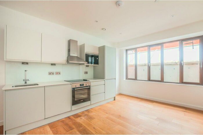 1 Bedroom Apartment To Rent In High Street, Maidenhead, SL6