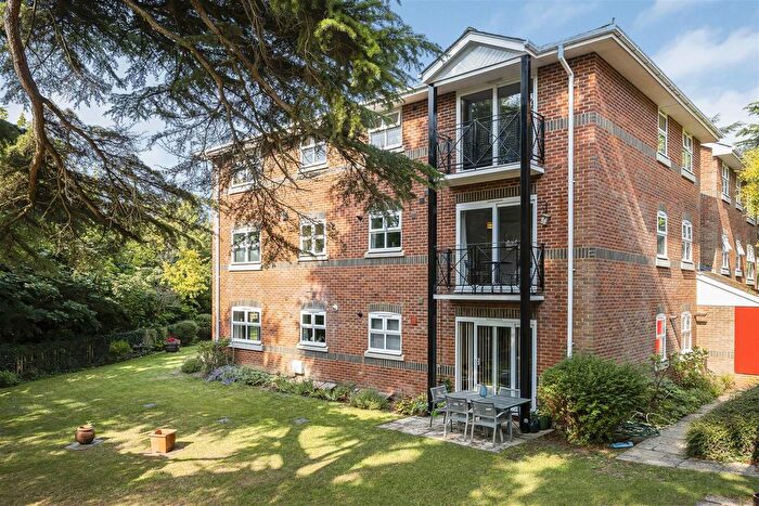 2 Bedroom Flat For Sale In Warren House Court, St. Peters Avenue Caversham, Reading, RG4