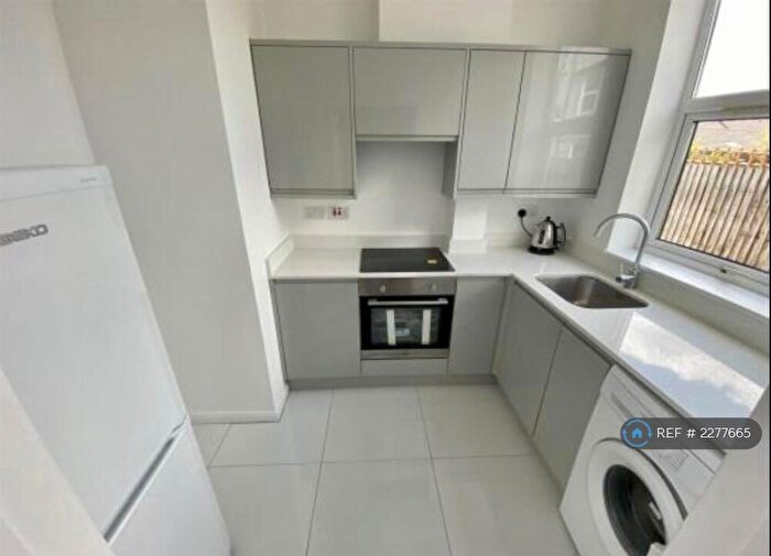 2 Bedroom Flat To Rent In Clarendon Road, Luton, LU2