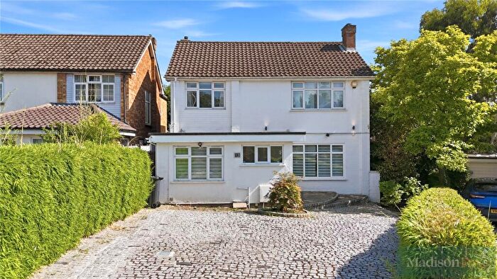 4 Bedroom Detached House For Sale In The Friars, Chigwell, IG7