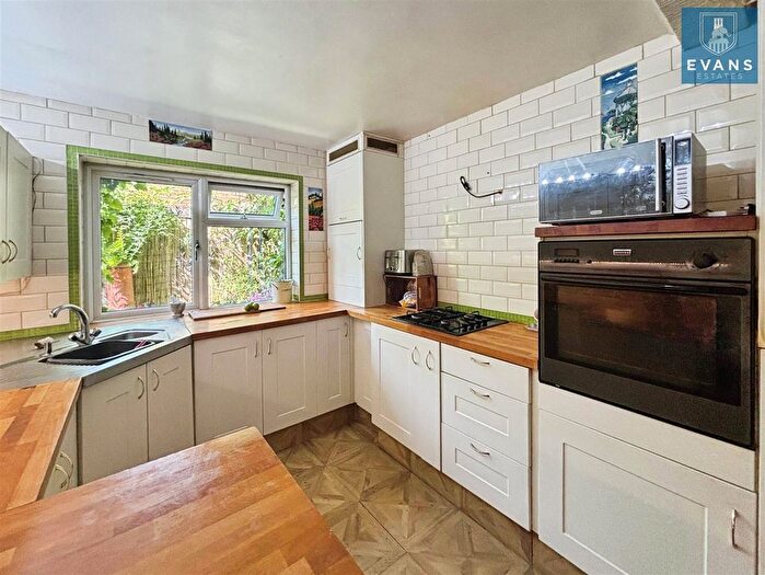 3 Bedroom End Of Terrace House For Sale In Ash Green Lane, Coventry, CV7