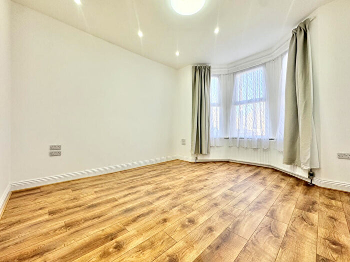 2 Bedroom Flat To Rent In Stanhope Gardens, Harringay Ladder, N4