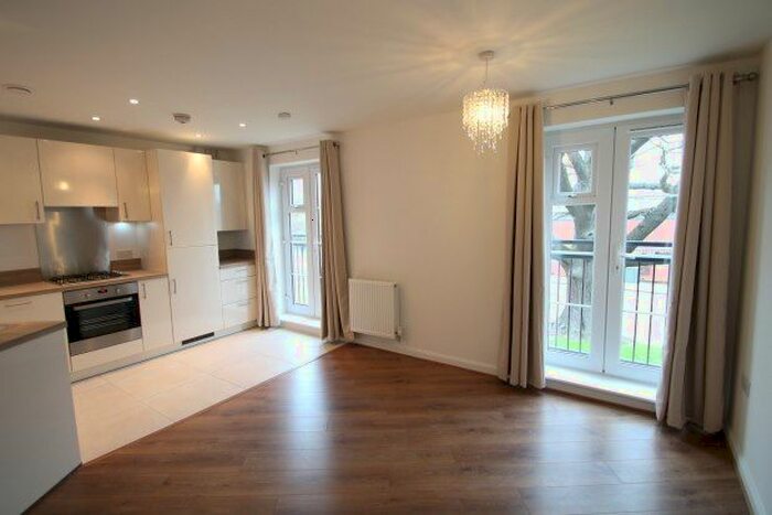 2 Bedroom Flat To Rent In Jefferson Place, Bromley, BR2