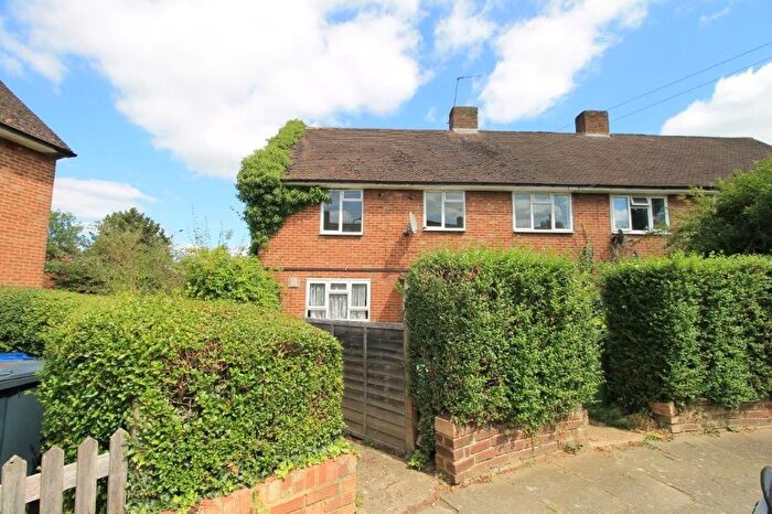 2 Bedroom Maisonette To Rent In Medlar Close, Northolt, UB5