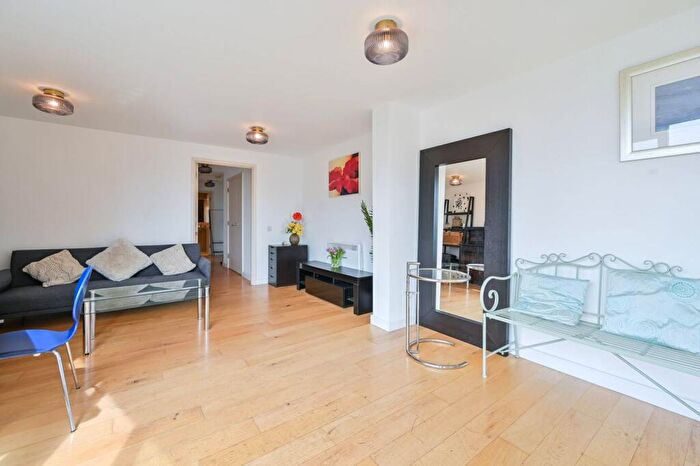 2 Bedroom Flat To Rent In Steedman Street, Elephant And Castle, London, SE17