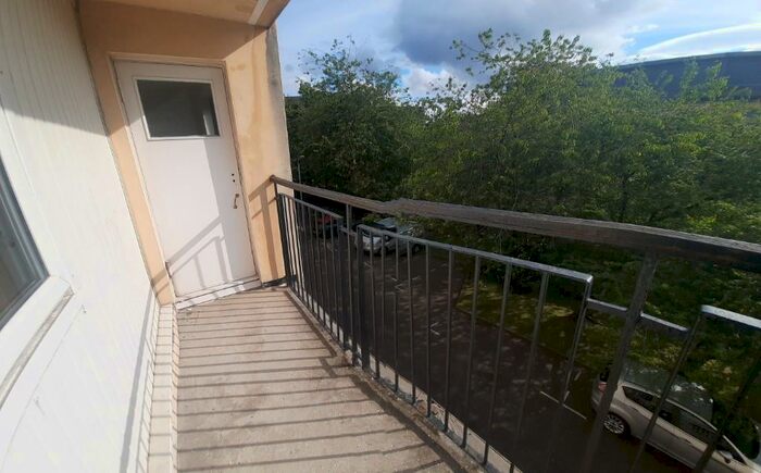 2 Bedroom Flat To Rent In Fergus Court, Glasgow, G20