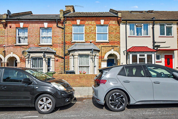 1 Bedroom Flat For Sale In Flat B, Poplar Road, Herne Hill, London, SE24