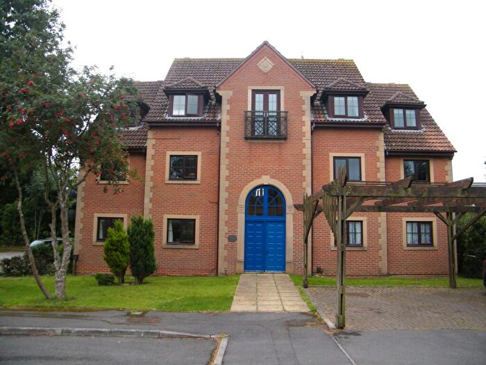 2 Bedroom Flat To Rent In Hay Leaze, Yate, Bristol, BS37