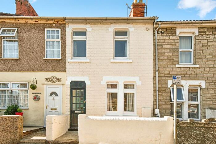 2 Bedroom Terraced House For Sale In Crombey Street, Swindon, SN1