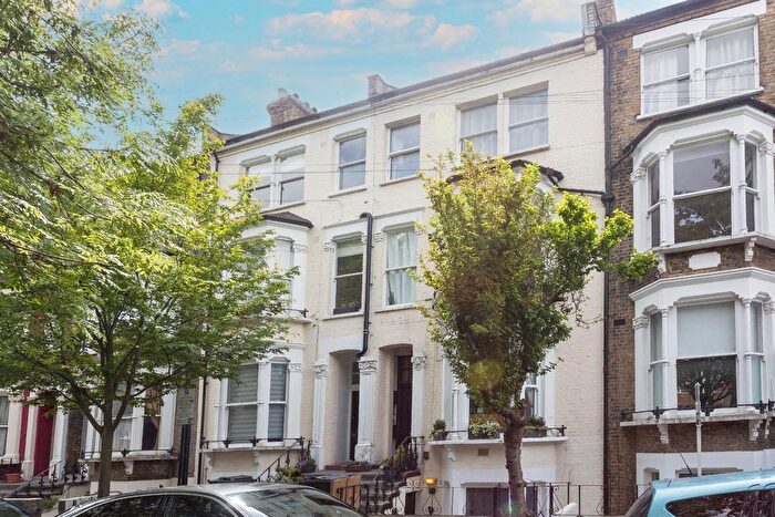2 Bedroom Flat For Sale In Kelvin Road, London, N5