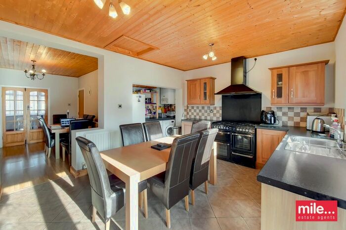 4 Bedroom Semi-Detached House To Rent In Methuen Road, Edgware, HA8