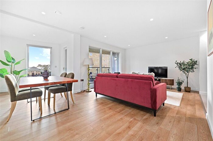 3 Bedroom Flat For Sale In Vitruvian Court, Limehouse Basin, E14