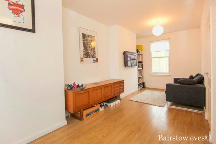 2 Bedroom Flat To Rent In Roman Road, Bow, E3