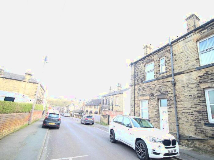 2 Bedroom House To Rent In Brooke Street, Cleckheaton, BD19