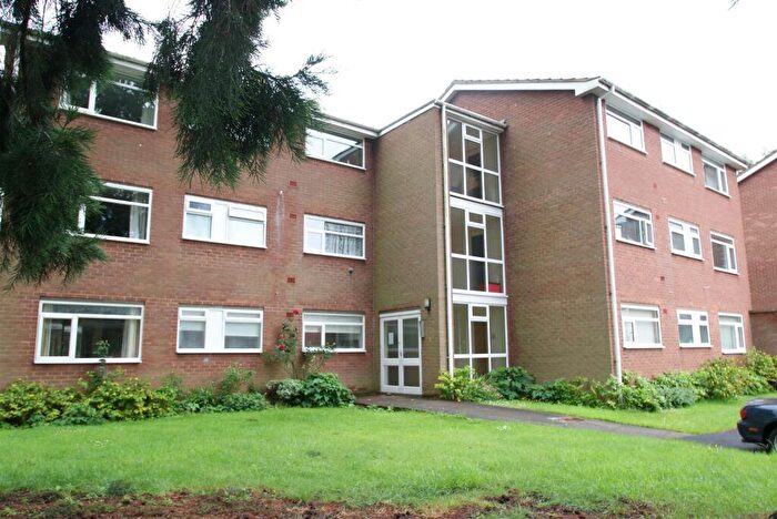 2 Bedroom Apartment For Sale In Dereham Court, Leamington Spa, CV32