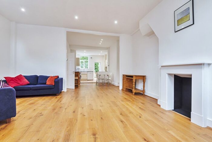 4 Bedroom Detached House To Rent In Crimsworth Road, Vauxhall, London, SW8