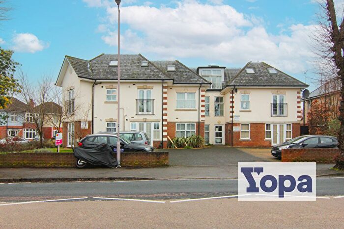 2 Bedroom Flat For Sale In Charminster Avenue, Bournemouth, BH9