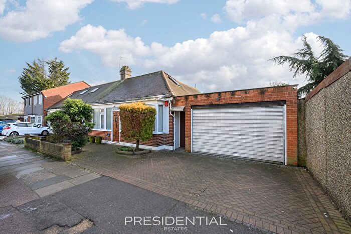 4 Bedroom Semi Detached Bungalow To Rent In Heybridge Drive, Barkingside, IG6