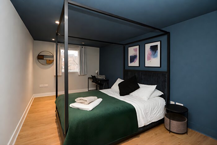 3 Bedroom Flat To Rent In Crews Street, London, E14