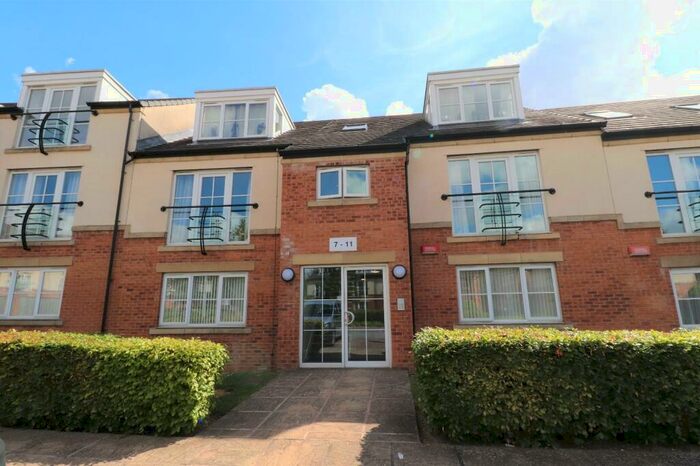 2 Bedroom Flat To Rent In Henconner Lane, Bramley, Leeds, West Yorkshire, LS13