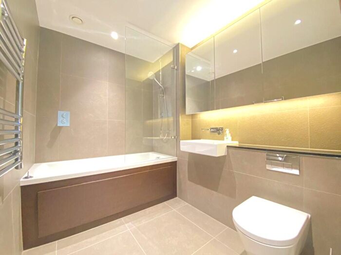 2 Bedroom Flat To Rent In Devan Grove, London, N4