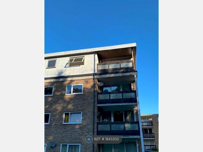 2 Bedroom Flat To Rent In Osmunda Court, Tunbridge Wells, TN2