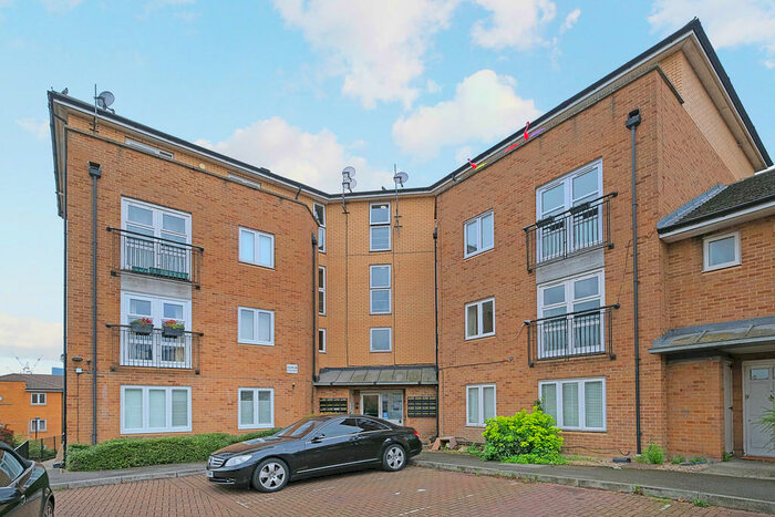 1 Bedroom Apartment To Rent In Buxhall Cresent, Hackney Wick, E9
