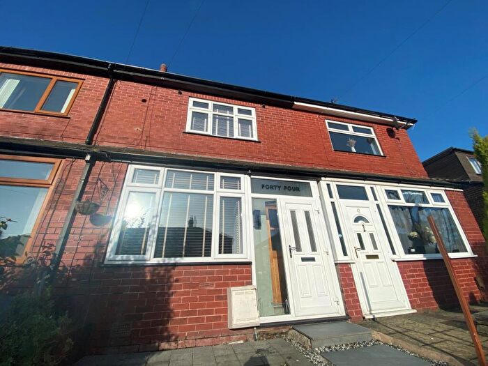 2 Bedroom House To Rent In Broadstone Hall Road South, SK5