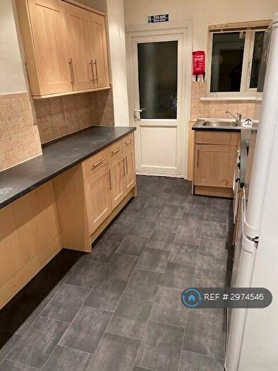 5 Bedroom Flat To Rent In Parson St, London, NW4