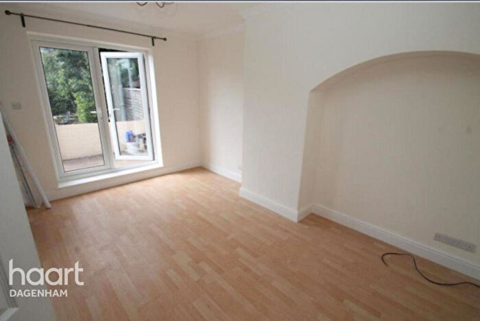 3 Bedroom Terraced House To Rent In Heathway, Dagenham, RM9