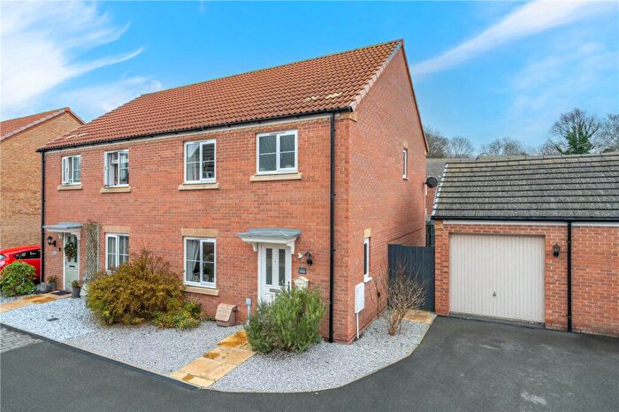 3 Bedroom Semi-Detached House For Sale In Kelso Drive, Bourne, PE10