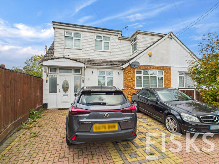 5 Bedroom Semi Detached House For Sale In Cedar Road, Benfleet, SS7