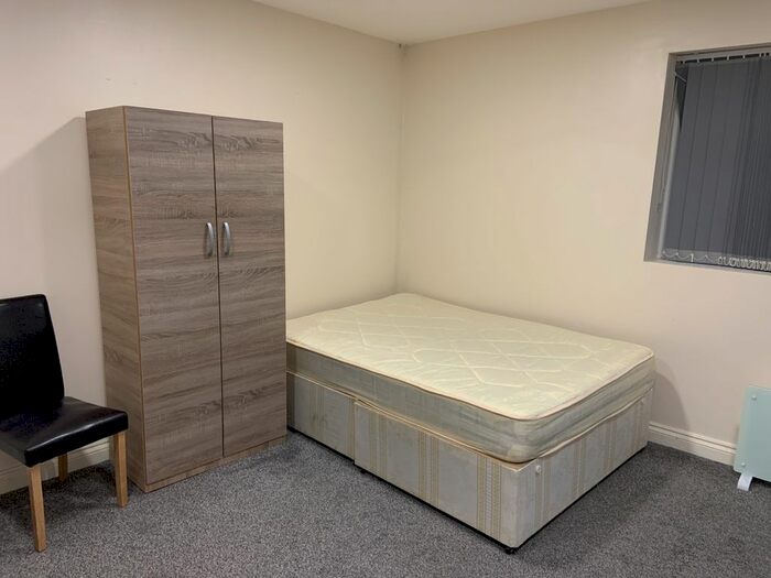 Studio To Rent In Pembroke Place, Isleworth, Greater London, TW7