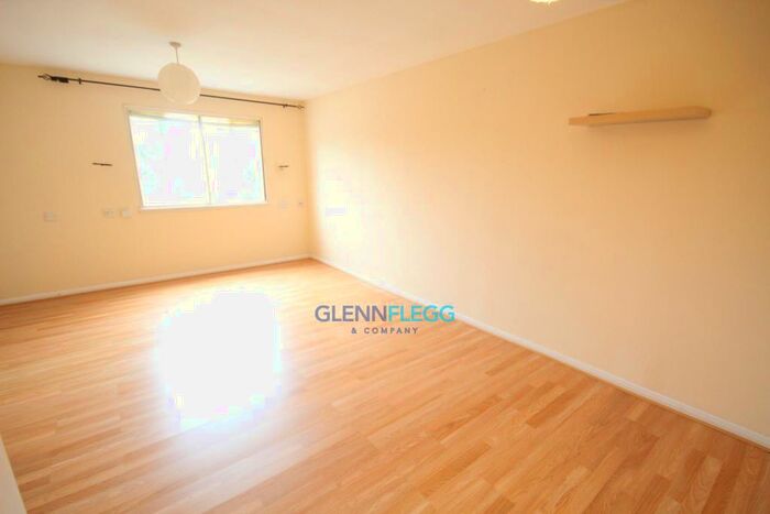 1 Bedroom Ground Flat To Rent In Holmlea Road, Datchet, SL3