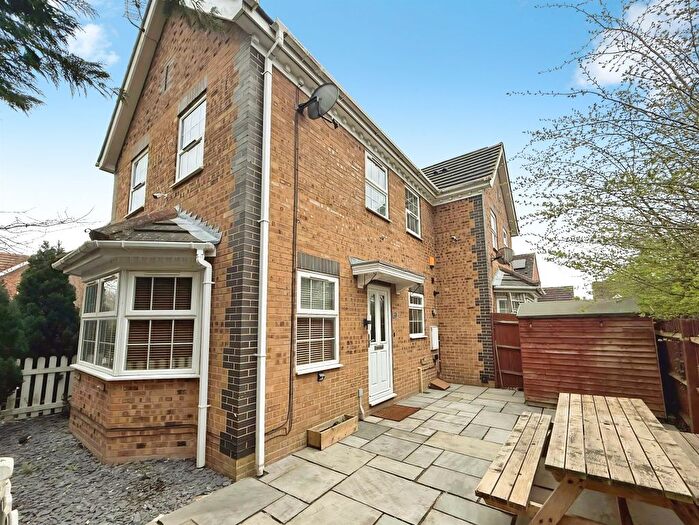 2 Bedroom Terraced House For Sale In Avocet Way, Watermead, Aylesbury, HP19