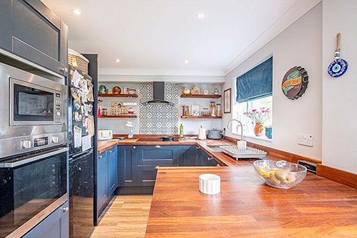 2 Bedroom Flat For Sale In Roydon Court, Hemel Hempstead, HP2