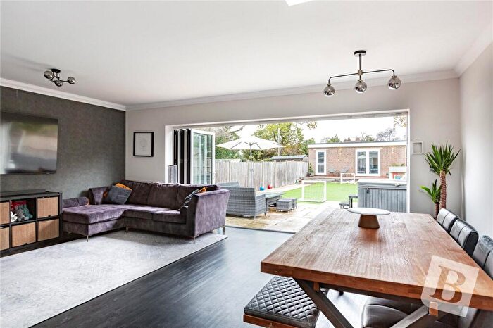 3 Bedroom Bungalow For Sale In Burnway, Hornchurch, RM11