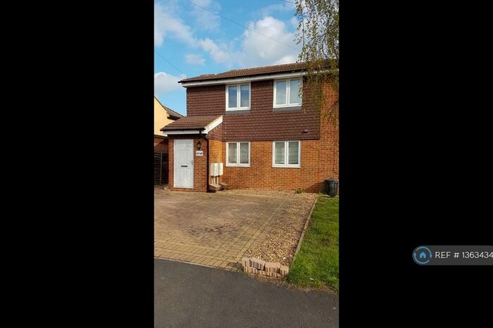 1 Bedroom Flat To Rent In Farncombe, Godalming, GU7