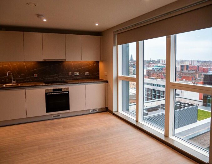 Apartment To Rent In Candleriggs, Trongate, Glasgow, G1
