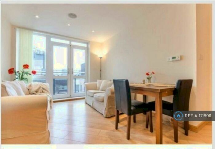 2 Bedroom Flat To Rent In Printing House Square, Guildford Town Centre, GU1