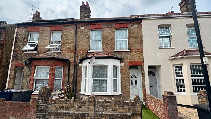 3 Bedroom Terraced House For Sale In Mount Avenue, Southall, UB1