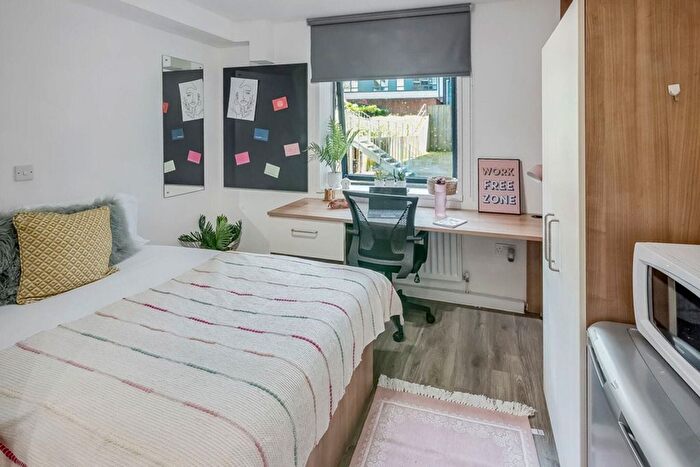 Studio To Rent In Market Road, London, N7