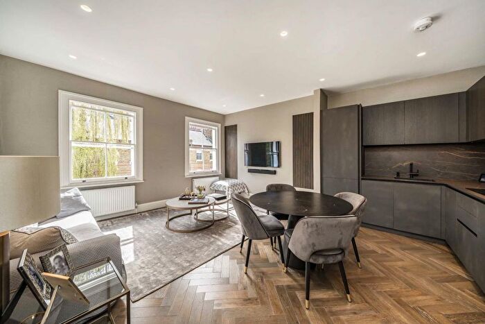 3 Bedroom Maisonette To Rent In Stadium Street, Chelsea, SW10