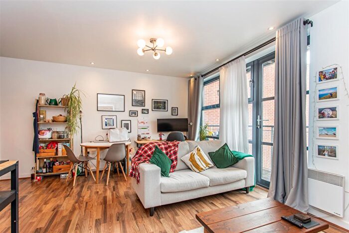 1 Bedroom Flat For Sale In Copenhagen Place, Limehouse, E14