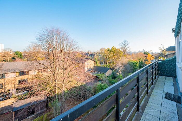 2 Bedroom Flat For Sale In Haverstock Hill, Hampstead, London, NW3