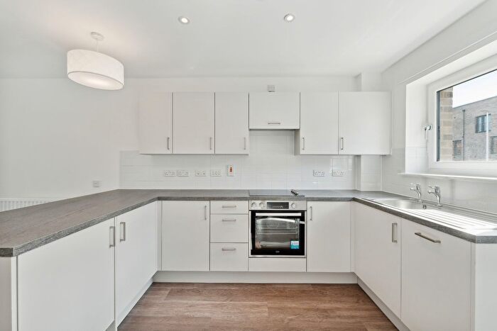 4 Bedroom Town House To Rent In Maltings Wynd, Dundashill, Glasgow, G4