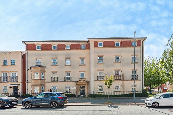 3 Bedroom Flat For Sale In Redhouse Way, Swindon, SN25